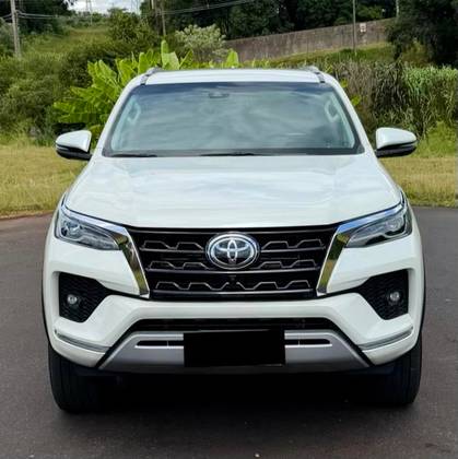 TOYOTA HILUX SW4 2.8 D-4D TURBO DIESEL SRX 7L 4X4 AUTOMÁTICO